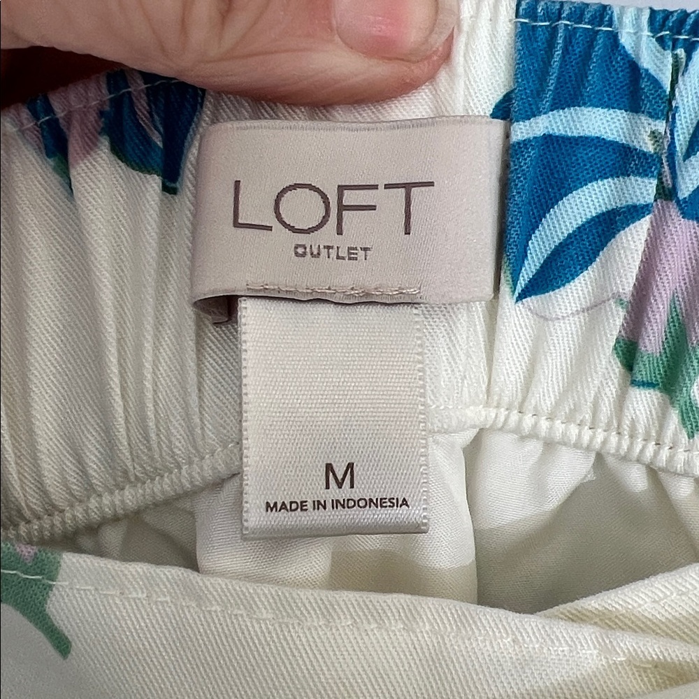 LOFT Cream Skirt with Blue and Pink Floral Pattern Sz M - Picture 2 of 7